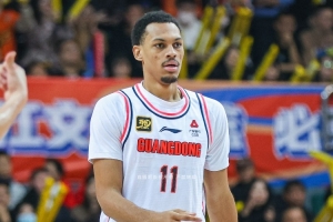 开云下载-上海队需稳定情绪 广东则依靠阵容调整与贝兹利化解难题