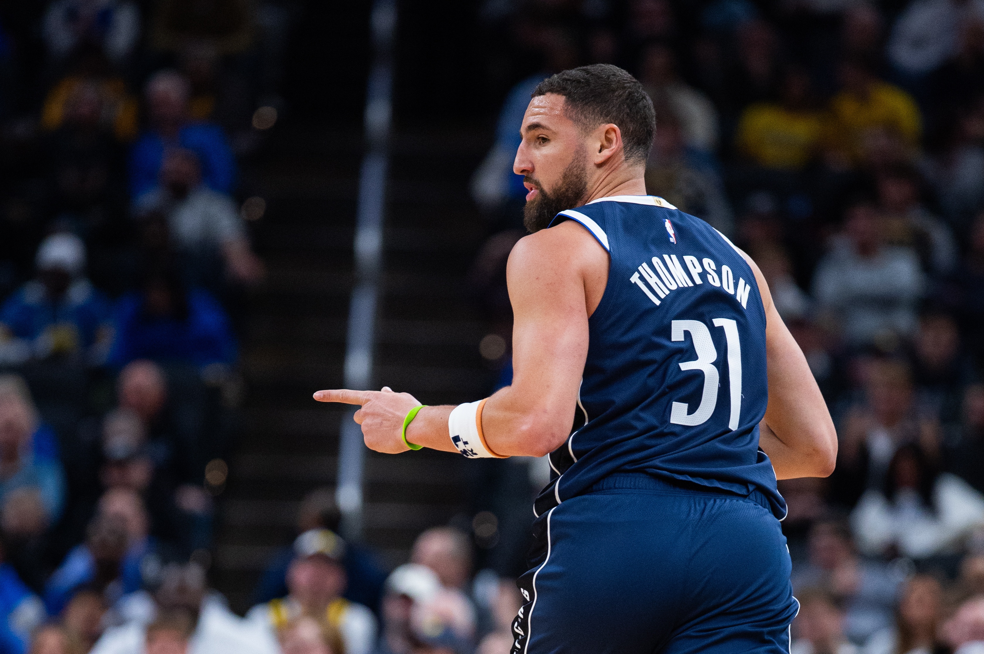 kaiyun-战旧主！克莱三分9中5得到15分1板1助1断1帽